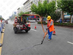 瀝青路面灌縫膠施工