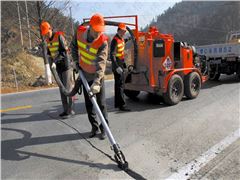 瀝青灌縫膠性能特點、用途、規格型號及施工流程