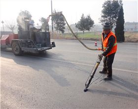 采用嘉格道路灌縫膠進行灌縫