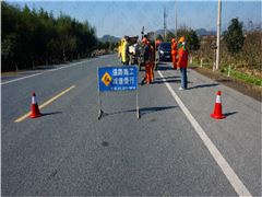 選對道路灌縫膠，用對灌縫工藝，讓道路裂縫修補不再徒勞