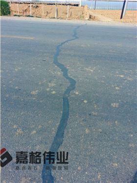 營口公路裂縫貼縫帶貼縫工地寫實2