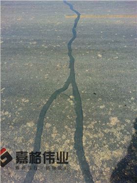 營口公路裂縫貼縫帶貼縫工地寫實3