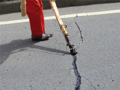 什么樣的道路灌縫膠才算經濟型道路養護材料