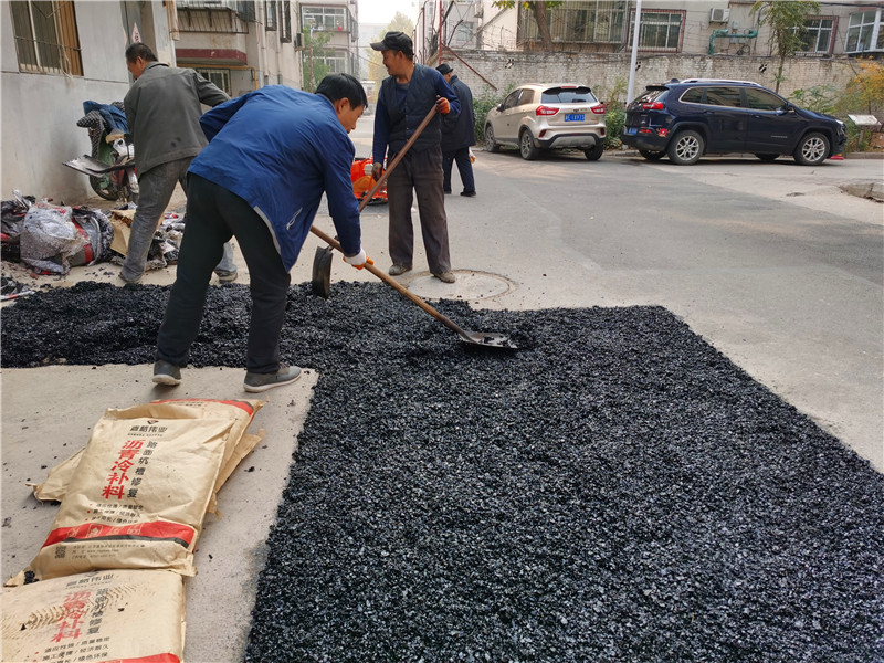 嘉格道路冷補料雨雪寒冬都能用原來材料和配方是硬傷