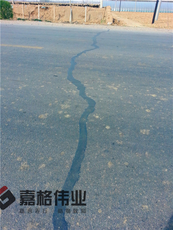 營口公路裂縫貼縫帶貼縫工地寫實2